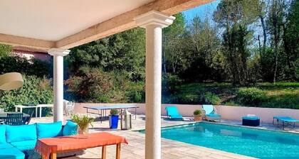 Agréable, Villa contemporaine , ensoleillée au calme dans un écrin de verdure