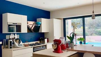 KylskÄp, mikrovÄgsugn, ugn och spishÀll