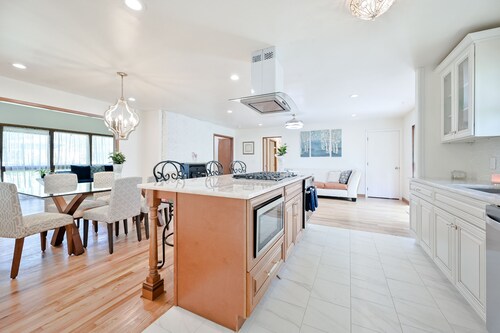 🏵Modern Open Home 🎖Chefs Kitchen🎖3 Full baths
