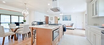 🏵Modern Open Home 🎖Chefs Kitchen🎖3 Full baths