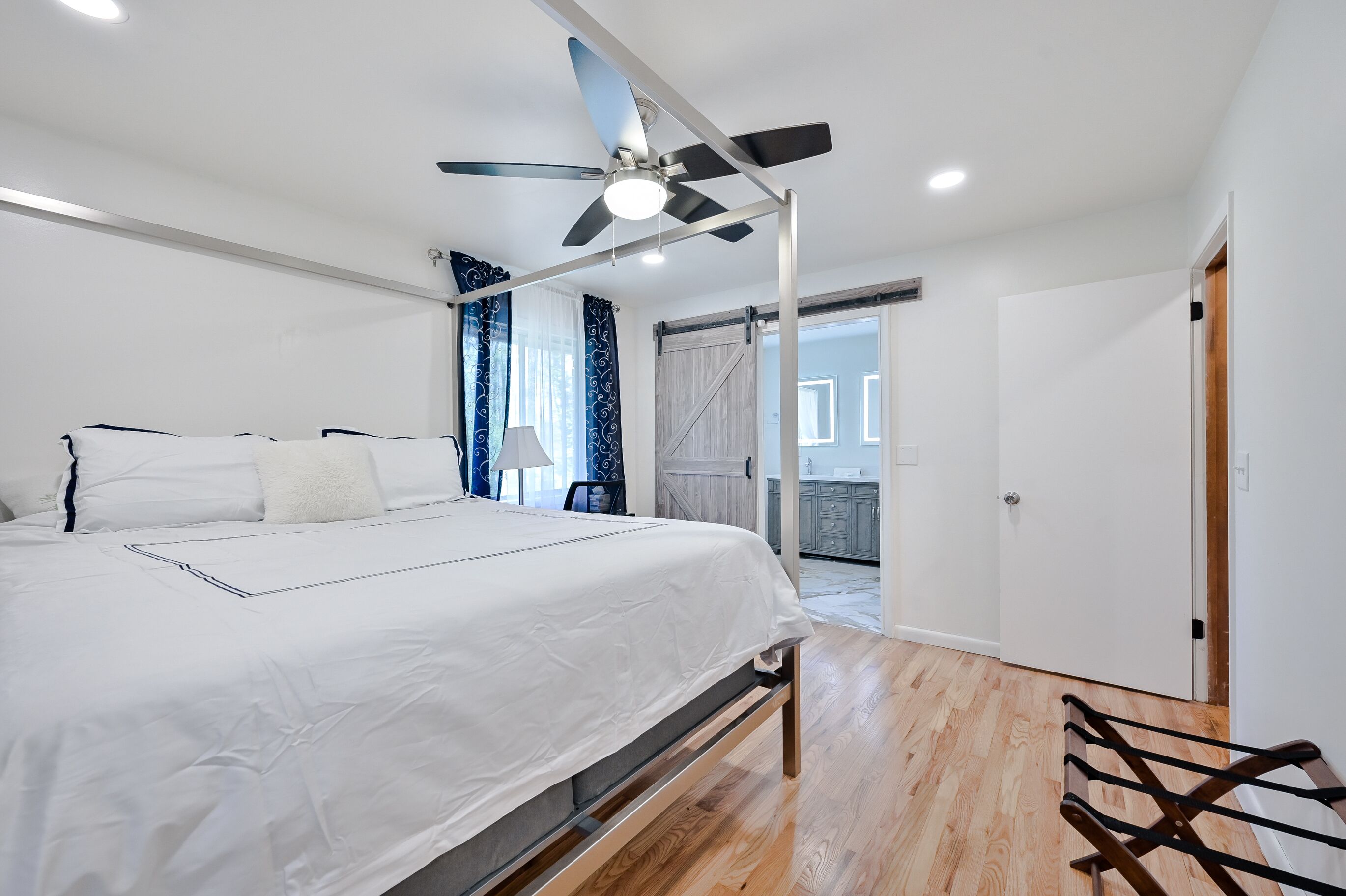 3 chambres, fer et planche à repasser, Wi-Fi, draps fournis