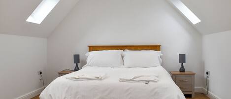 3 bedrooms, free WiFi, bed sheets