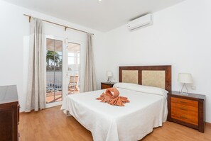 5 habitaciones, tabla de planchar con plancha, wifi y ropa de cama 