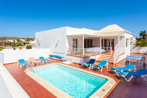 Villa Tania - Five Bedroom Villa, Sleeps 10