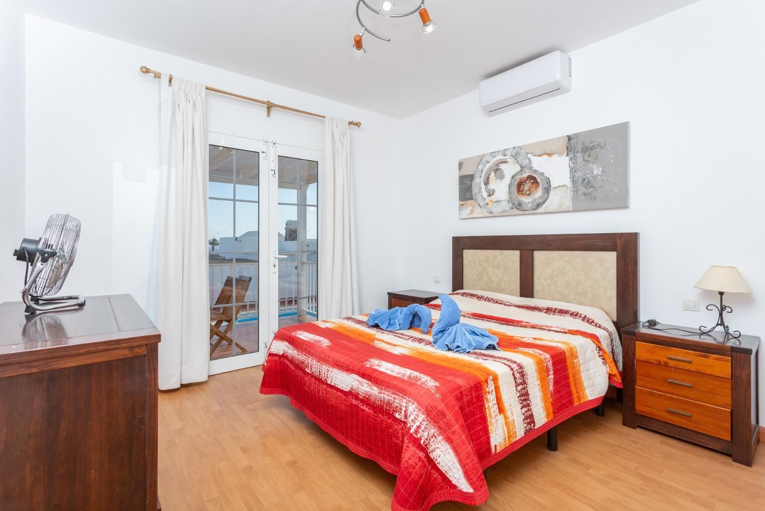 5 bedrooms, iron/ironing board, WiFi, bed sheets