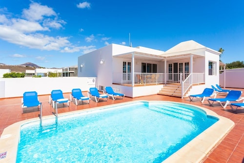 Villa Candela - Five Bedroom Villa, Sleeps 10