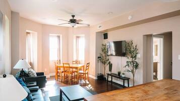 Televisio, Netflix, suoratoistopalvelut, työhuone