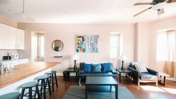 Televisio, Netflix, suoratoistopalvelut, työhuone