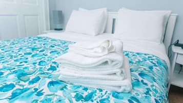 2 Schlafzimmer, Schreibtisch, Bügeleisen/Bügelbrett, WLAN