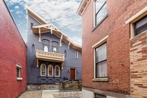 Exterior - MONOPOLY - Prime-Location - Walkable - Sleeps 6 (Pittsburgh)