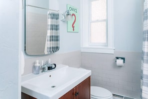 浴缸、吹风机、毛巾