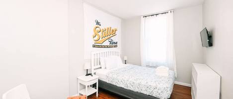 3 bedrooms, desk, iron/ironing board, travel crib