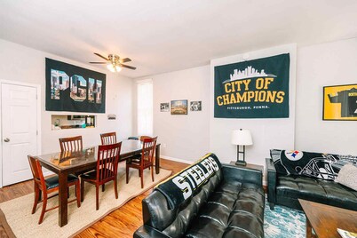 Pittsburgh's Sports Suite- FREE driveway Parking