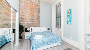 2 bedrooms, desk, iron/ironing board, WiFi