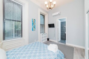 2 dormitorios, escritorio, tabla de planchar con plancha y wifi