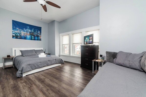 3 bedrooms, desk, iron/ironing board, WiFi
