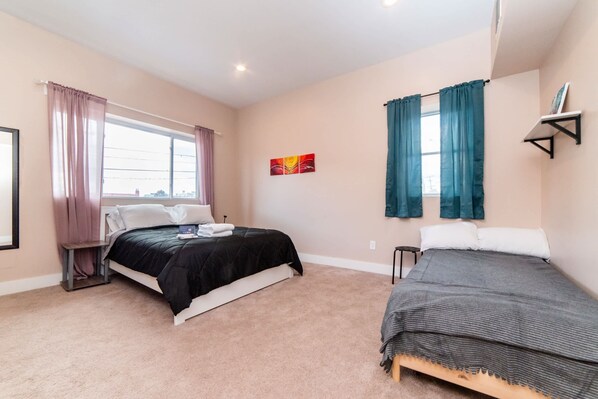 2 bedrooms, iron/ironing board, WiFi, bed sheets
