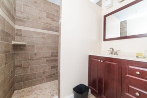 Bathtub, hair dryer, towels, shampoo