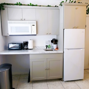 Fridge, microwave, stovetop, coffee/tea maker