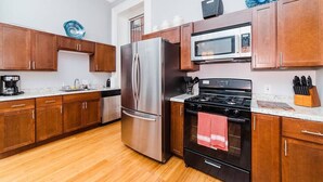 Coffee/tea maker, fridge, microwave, oven - Outdoor Space - Parking - 1st Floor - Walkable (Pittsburgh)