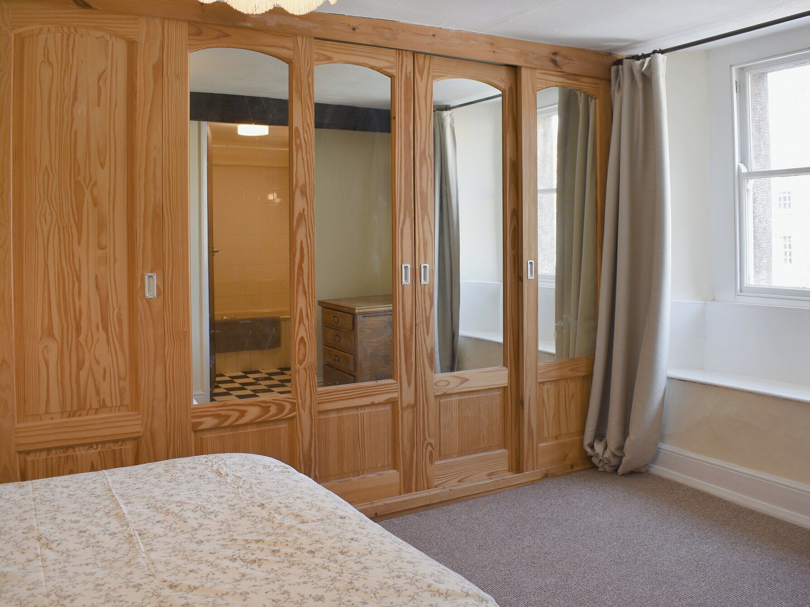 4 bedrooms, free WiFi, bed sheets