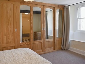 4 bedrooms, free WiFi, bed sheets