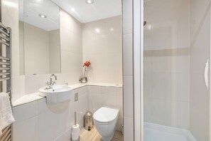 Douche, serviettes fournies