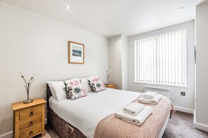 2 habitaciones, tabla de planchar con plancha, wifi y ropa de cama 