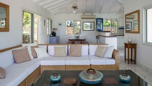 TV, DVD player, books, stereo - Villa Lataniers  | Ocean View - Located in  Fabulous Saint Jean with Private Pool (Saint Barthélemy)