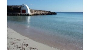 Plage, chaises longues