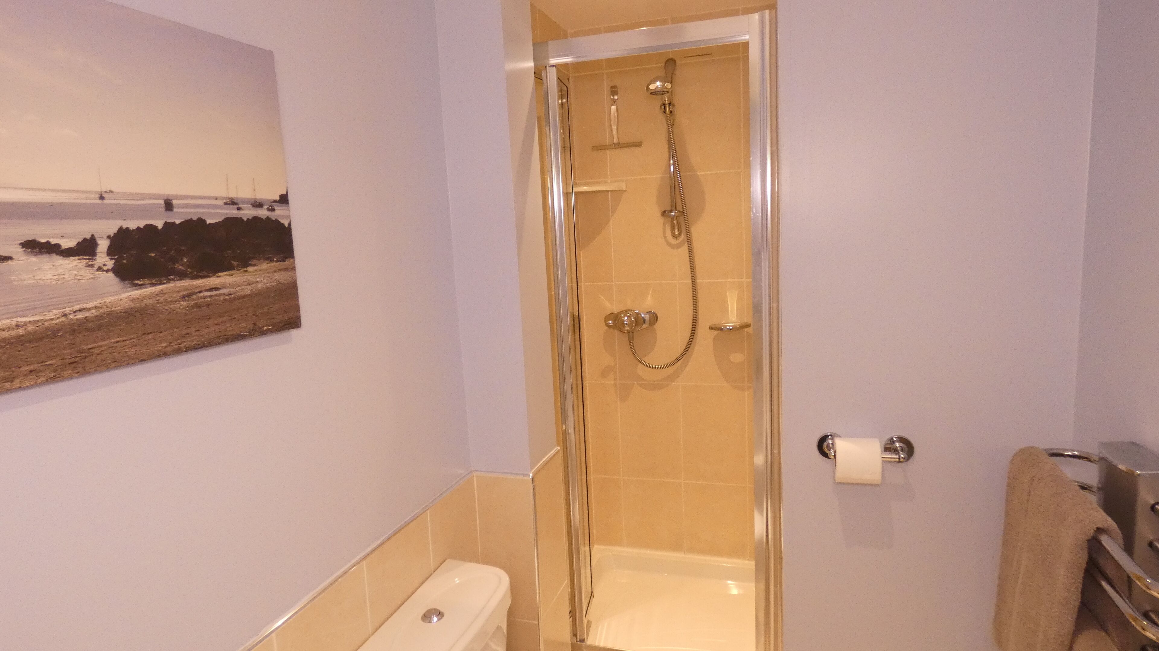 Badewanne, Haartrockner, Handtücher, Seife