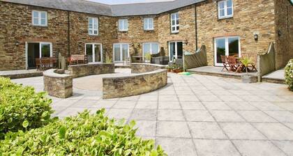 Two Bedroomed Holiday Cottage With Sea Views just one mile from the beach