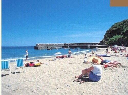 Two Bedroomed Holiday Cottage With Sea Views just one mile from the beach
