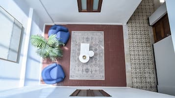 Quarto superior, várias camas | Individualmente decorados, individualmente mobiliados, escrivaninha