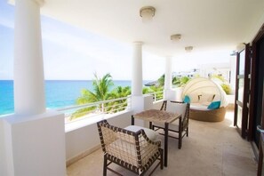 Outdoor dining - Villa Bahari | Beach Front - Located in  Wonderful Cupecoy with Private Pool (Lowlands)