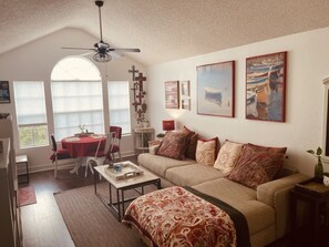 Living area - Located in the heart of it all, just minutes away from the splendor Orlando! (Orlando)