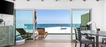 Modern Malibu Road Oceanfront Beach House with AC PRIVATE BEACH