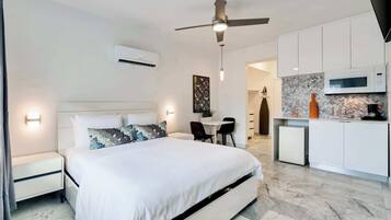 Bureau, fer et planche à repasser, Wi-Fi, draps fournis