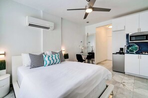 Desk, iron/ironing board, WiFi, bed sheets