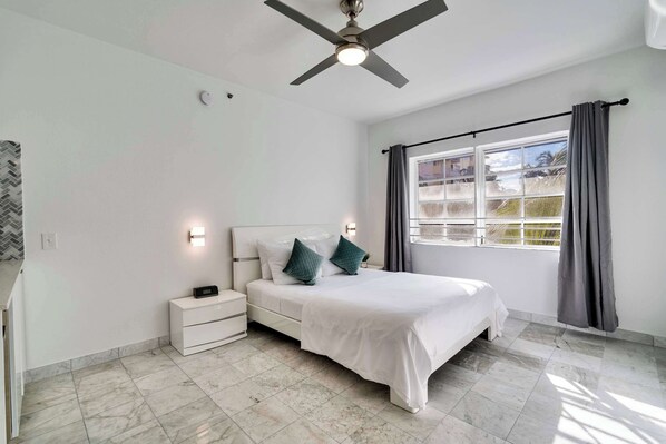 Desk, iron/ironing board, WiFi, bed sheets