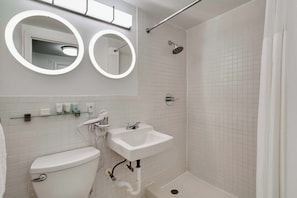 Shower, hair dryer, towels - Best location by the Beach ! Free WiFi - TV - All amenities (Miami Beach)