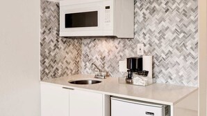 Interior - Best Beach Location | Wi-Fi, TV & Amenities (Miami Beach)