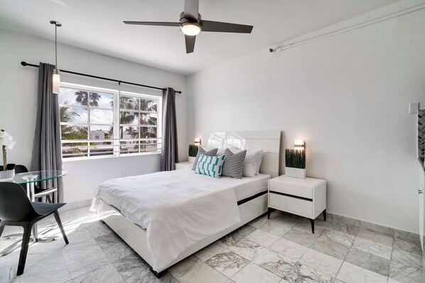 Desk, iron/ironing board, WiFi, bed sheets