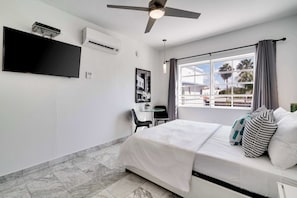 Desk, iron/ironing board, WiFi, bed sheets