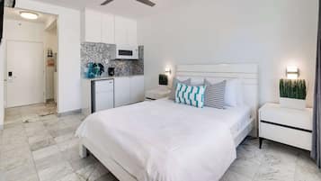 Desk, iron/ironing board, WiFi, bed sheets