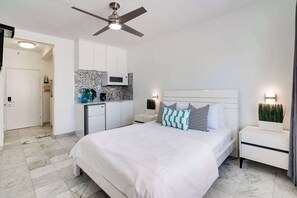 デスク、アイロン / アイロン台、WiFi、ベッドシーツ