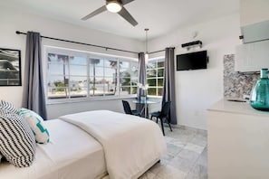 Desk, iron/ironing board, WiFi, bed sheets