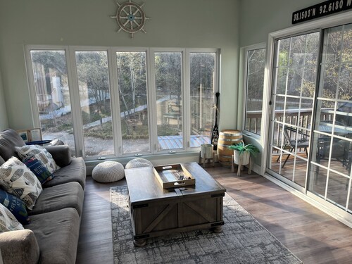 Beautiful lakefront house - calm cove, boat slip, amazing views, best location! 