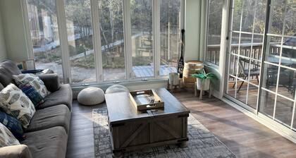 Beautiful lakefront house - calm cove, boat slip, amazing views, best location!