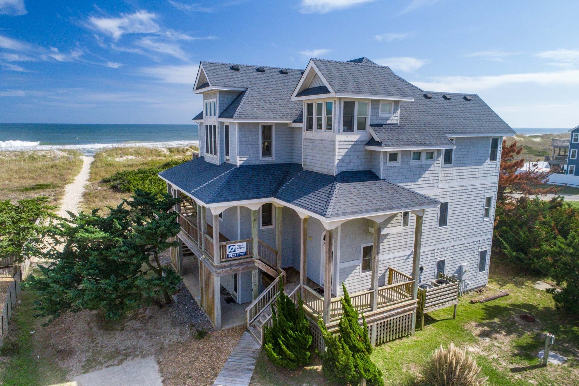 Waves Paradise On the Beach w/ Pool, Hot Tub, Poolside Bar, Game Room & More!